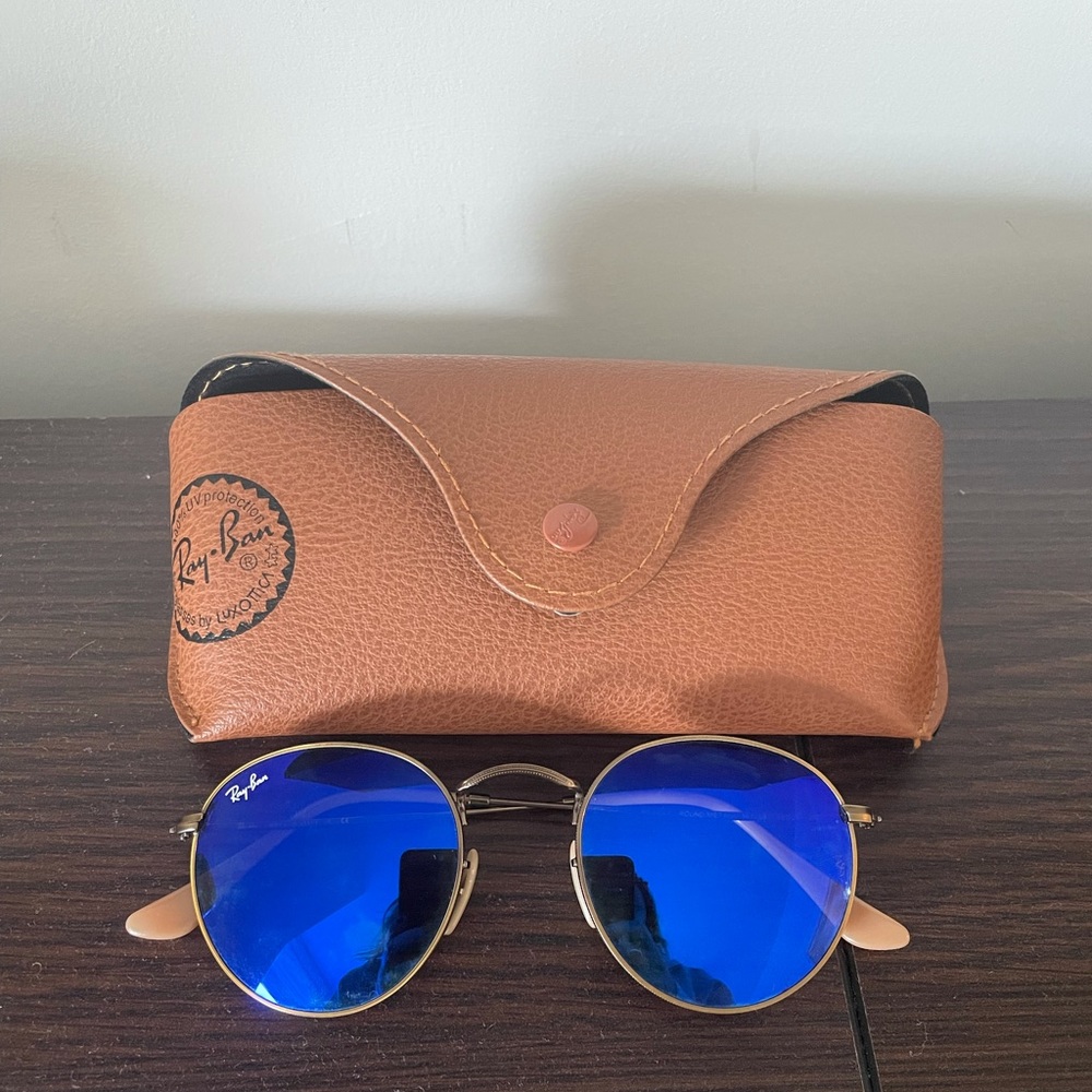 Ray Band round glasses with blue lenses. Ray ban style RB3447.